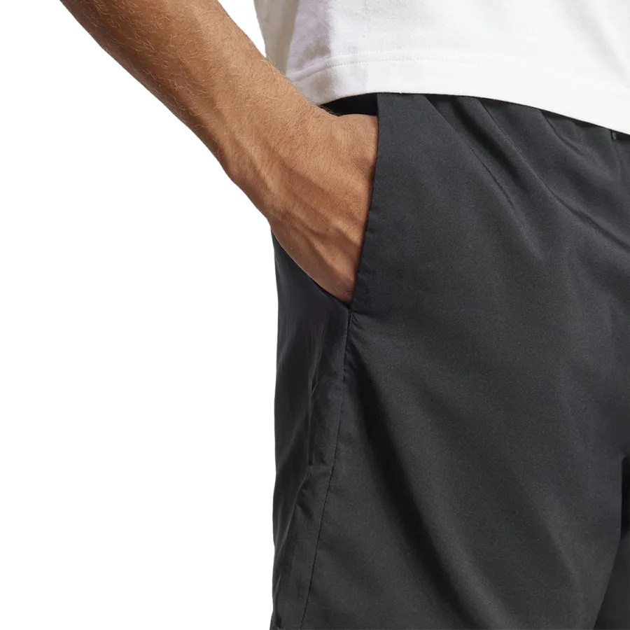 Imagen 4 de 5 de Short adidas Essentials Small Logo Chelsea-NEGRO/BLANCO