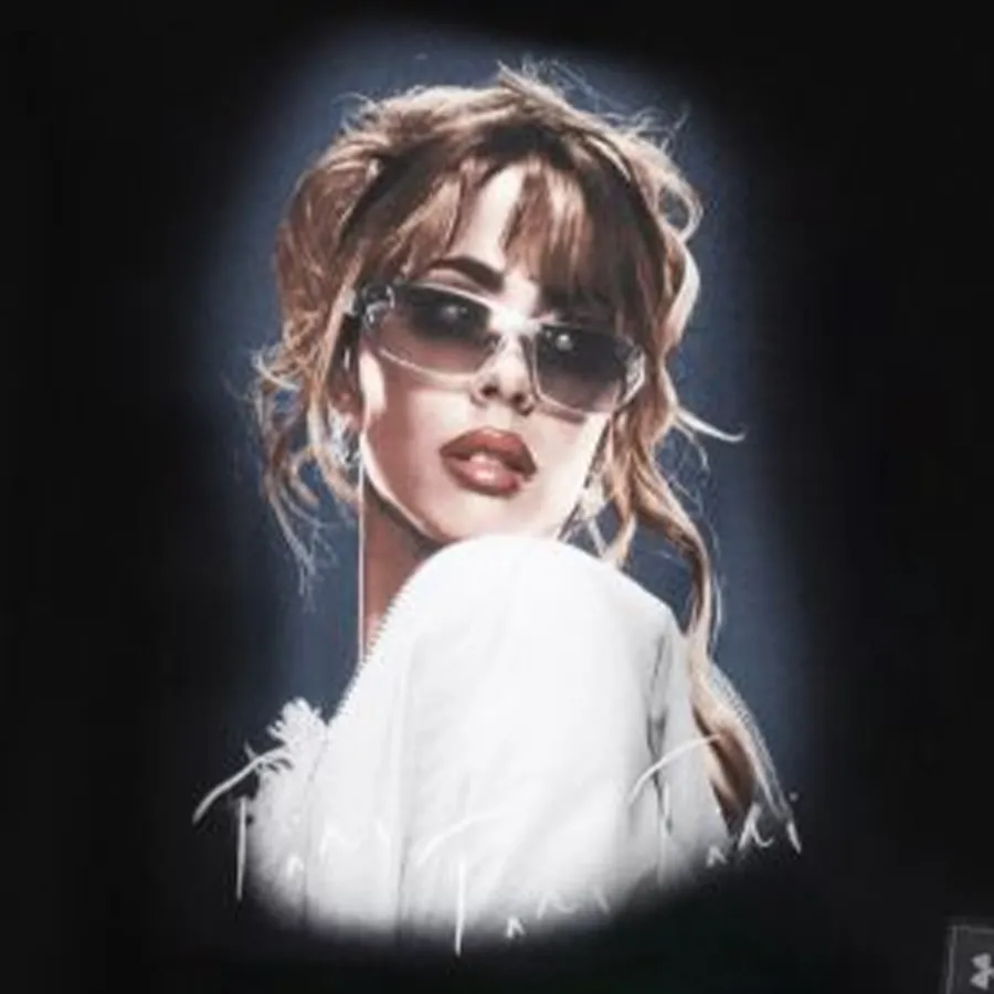 Imagen 2 de 4 de Remera Under Armour Crop Tini Futttura-NEGRO