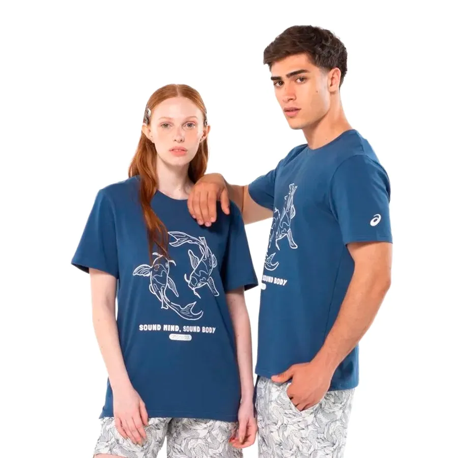 Imagen 4 de 6 de Remera Asics Fish Koi-AZUL