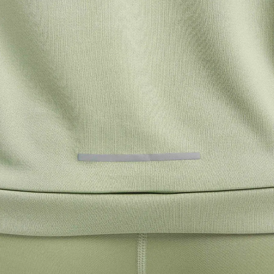 Imagen 4 de 5 de Buzo Nike Dri-FIT Swoosh-VERDE OLIVA