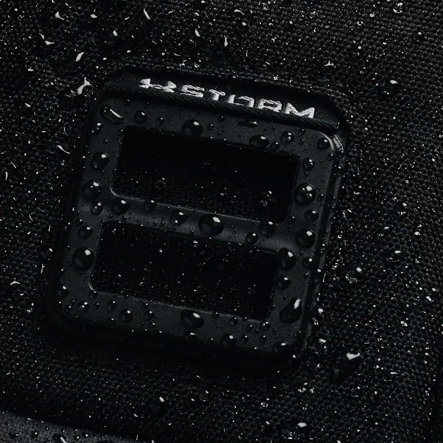 Imagen 3 de 4 de Mochila Under Armour Halftime-NEGRO/BLANCO