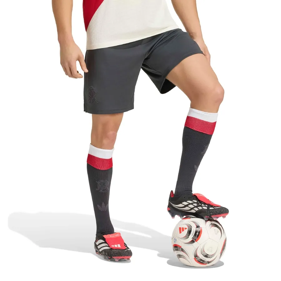 Imagen 0 de 4 de Short adidas originals River Plate 125 Aniversario-GRAFITO