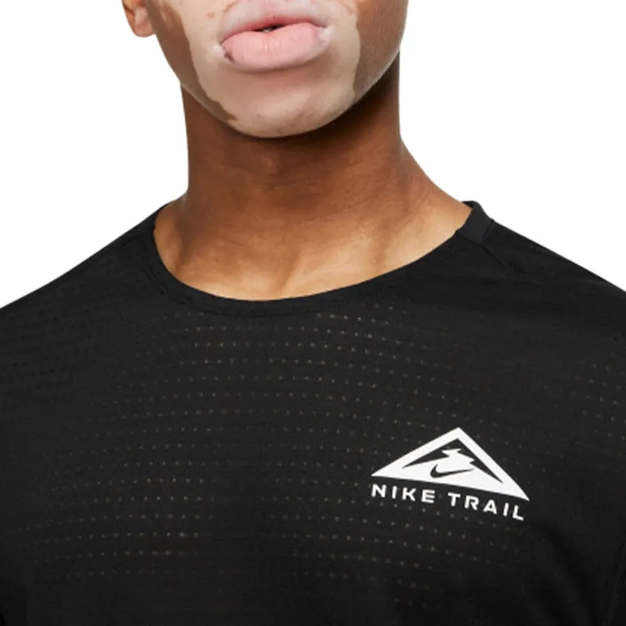 Imagen 2 de 4 de Remera Nike Dri-Fit Solar Chase-NEGRO