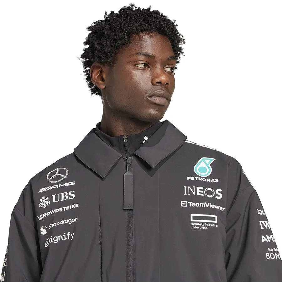 Imagen 2 de 5 de Campera adidas Mercedes - Amg Petronas F1 Team-NEGRO/BLANCO