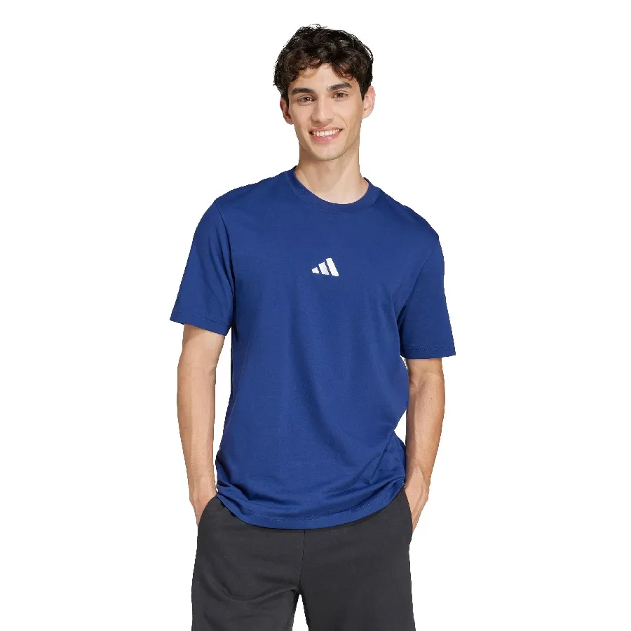 Imagen 0 de 6 de Remera adidas punto simple con logo pequeño Essentials-AZUL
