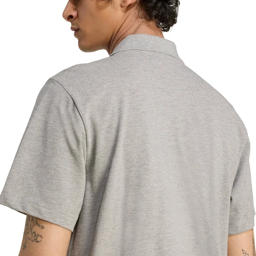 Imagen 4 de 5 de Polo Essentials Trifolio-GRIS