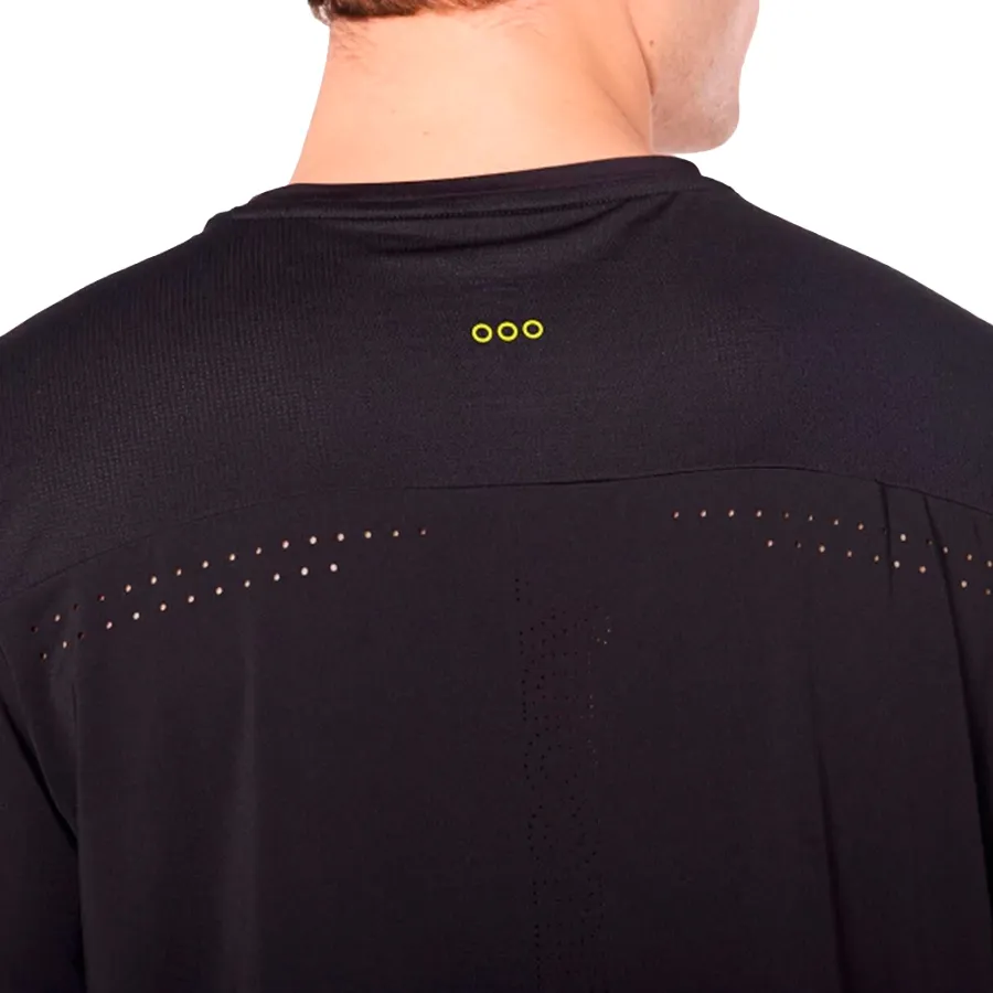 Imagen 4 de 5 de Remera Saucony Hurricane-NEGRO