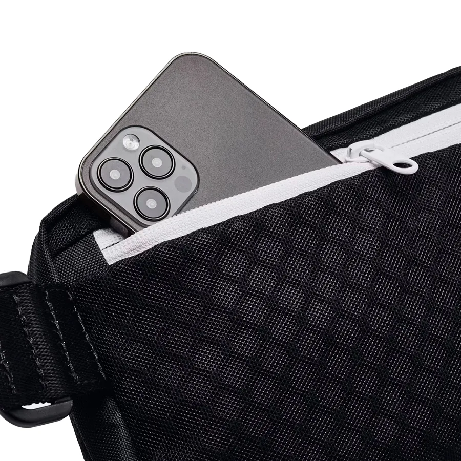 Imagen 2 de 5 de Riñonera Under Armour Loudon-NEGRO