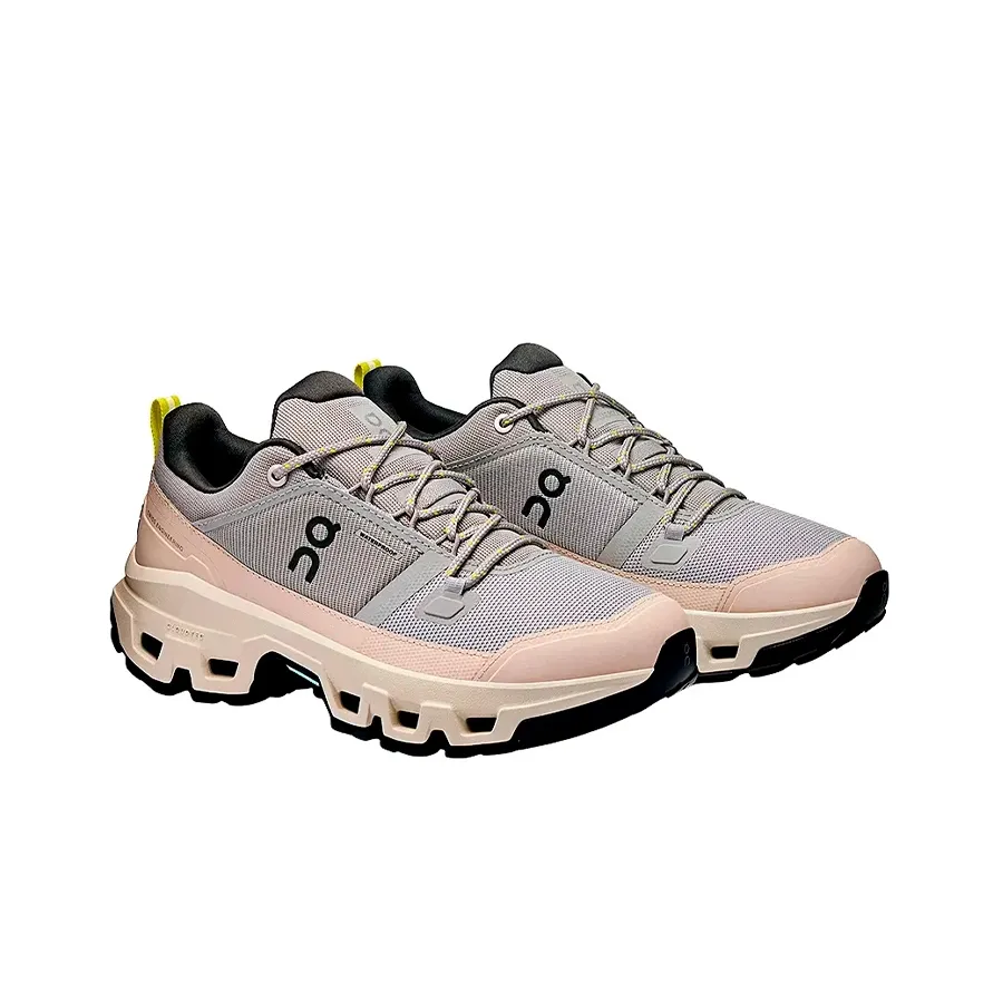 Imagen 1 de 6 de Zapatillas On Cloudrock Low Waterproof-GRIS/BEIGE