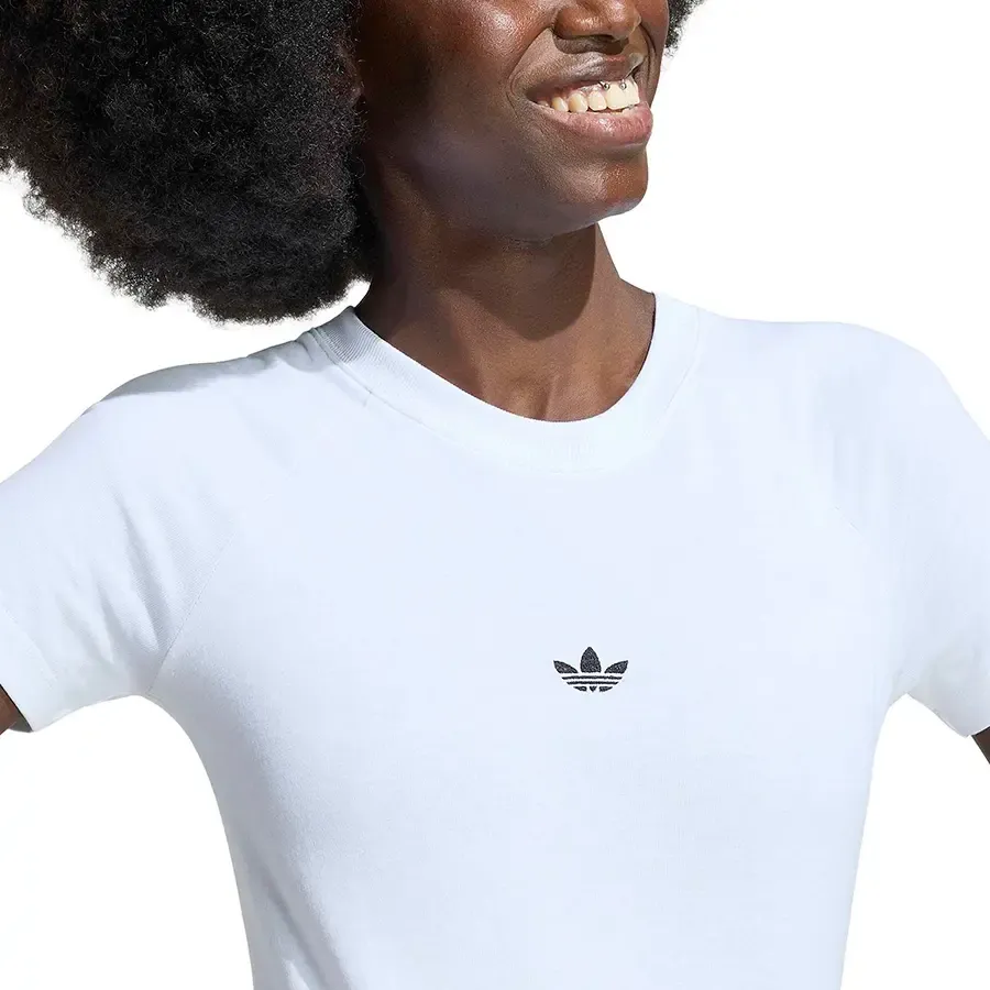 Imagen 3 de 5 de Remera adidas originals Essentials Slim Tee-BLANCO