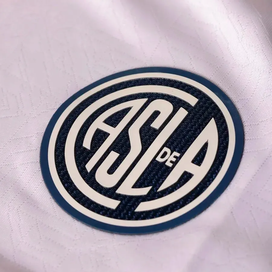 Imagen 1 de 4 de Camiseta Atomik San Lorenzo Alternativa 25-BLANCO