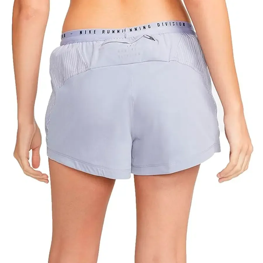 Imagen 2 de 5 de Short Nike Run Division Tempo Luxe-GRIS