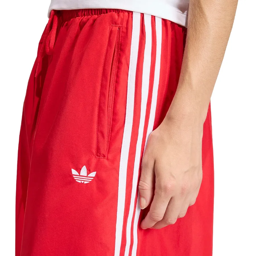Imagen 3 de 5 de Pantalón adidas originals Firebird Adilenium-ROJO/BLANCO