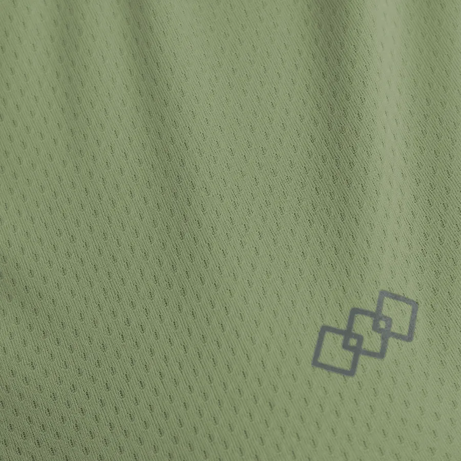 Imagen 2 de 3 de Musculosa Kamp Ultrarun con Recortes Laterales 25-VERDE