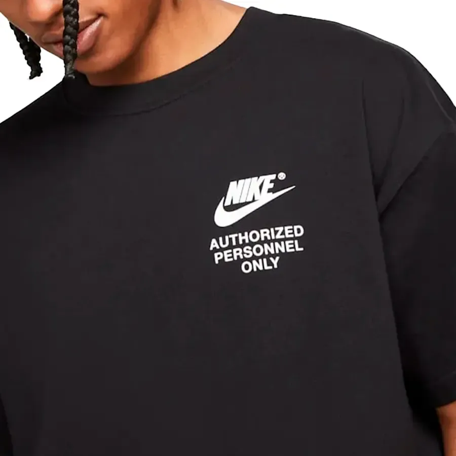 Imagen 2 de 5 de Remera Nike Sportswear-NEGRO