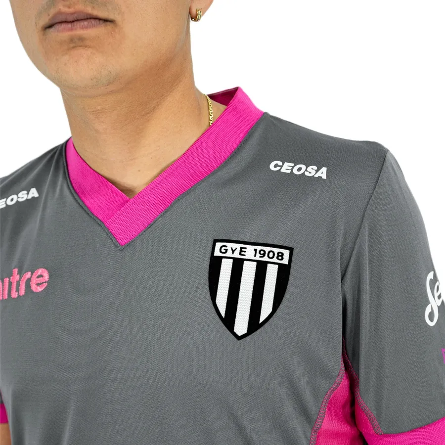 Imagen 8 de 9 de Camiseta Mitre Alternativa Gimnasia y Esgrima-GRIS/FUCSIA