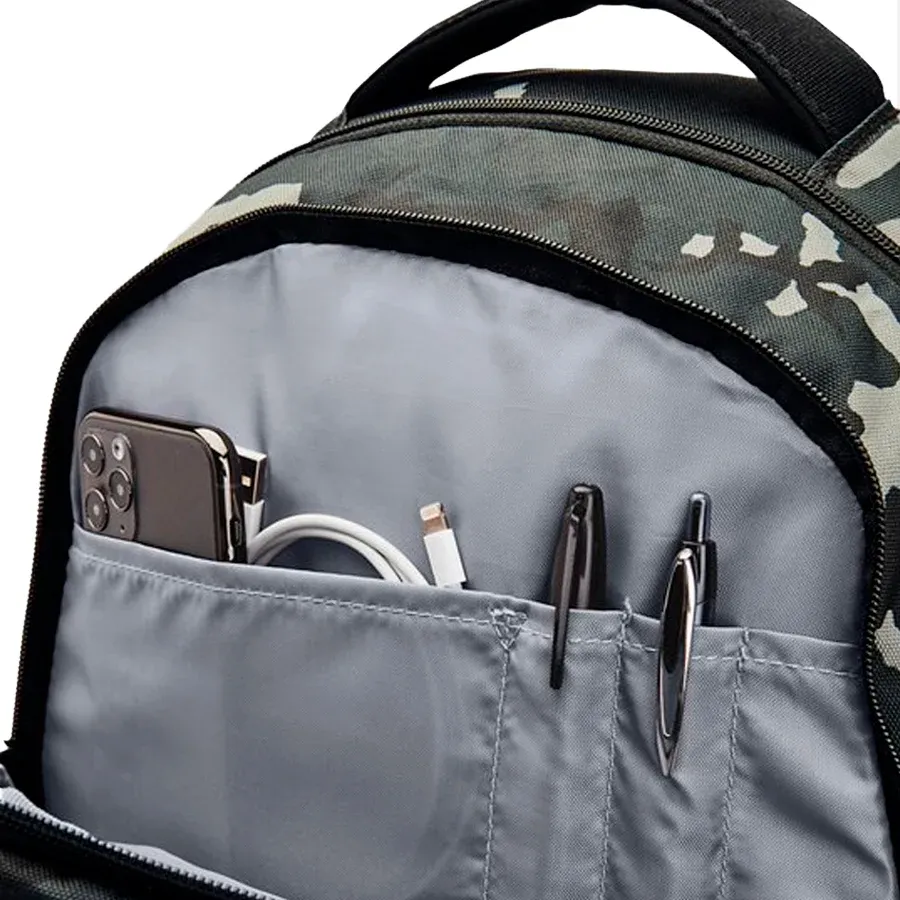 Imagen 2 de 3 de Mochila Under Armour Hustle 5.0-NEGRO/CAMUFLADO