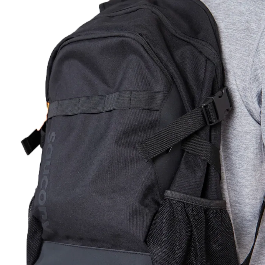 Imagen 3 de 6 de Mochila Saucony Overhaul Zip-NEGRO