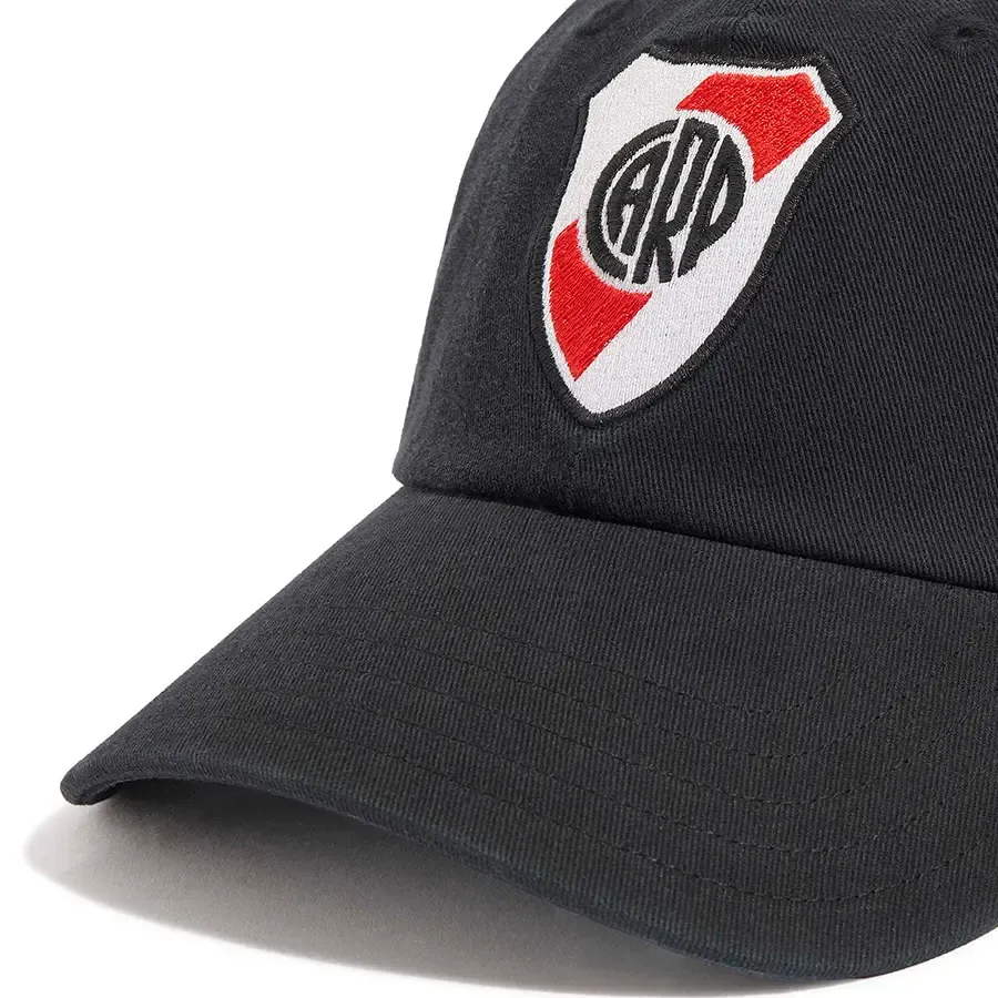 Imagen 2 de 4 de Gorra adidas River Plate-NEGRO/ROJO