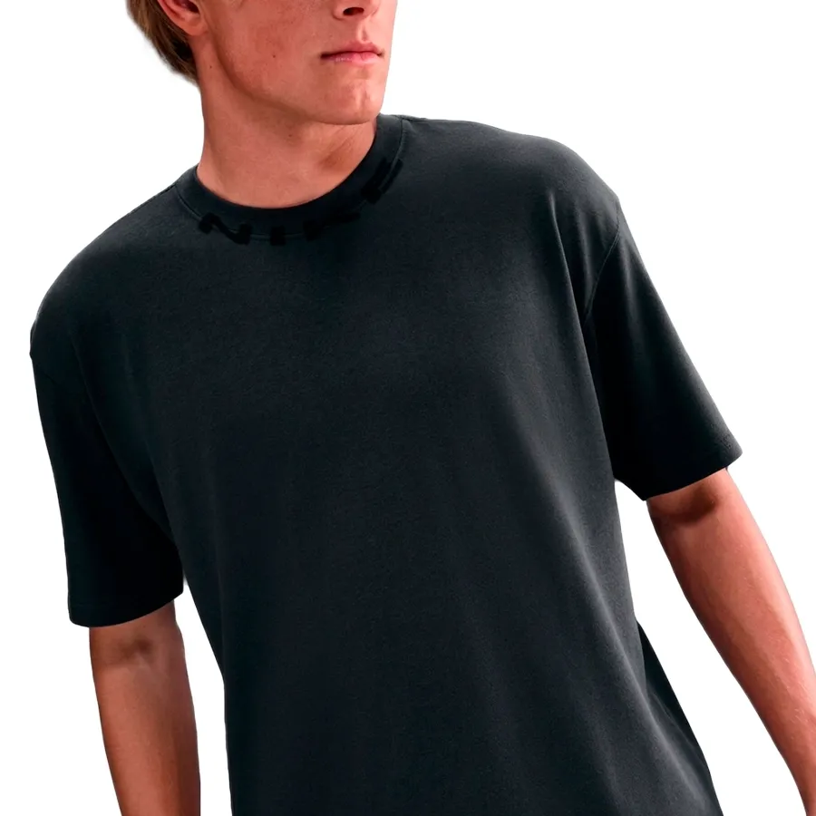 Imagen 2 de 3 de Remera Nike Collar Print-GRAFITO