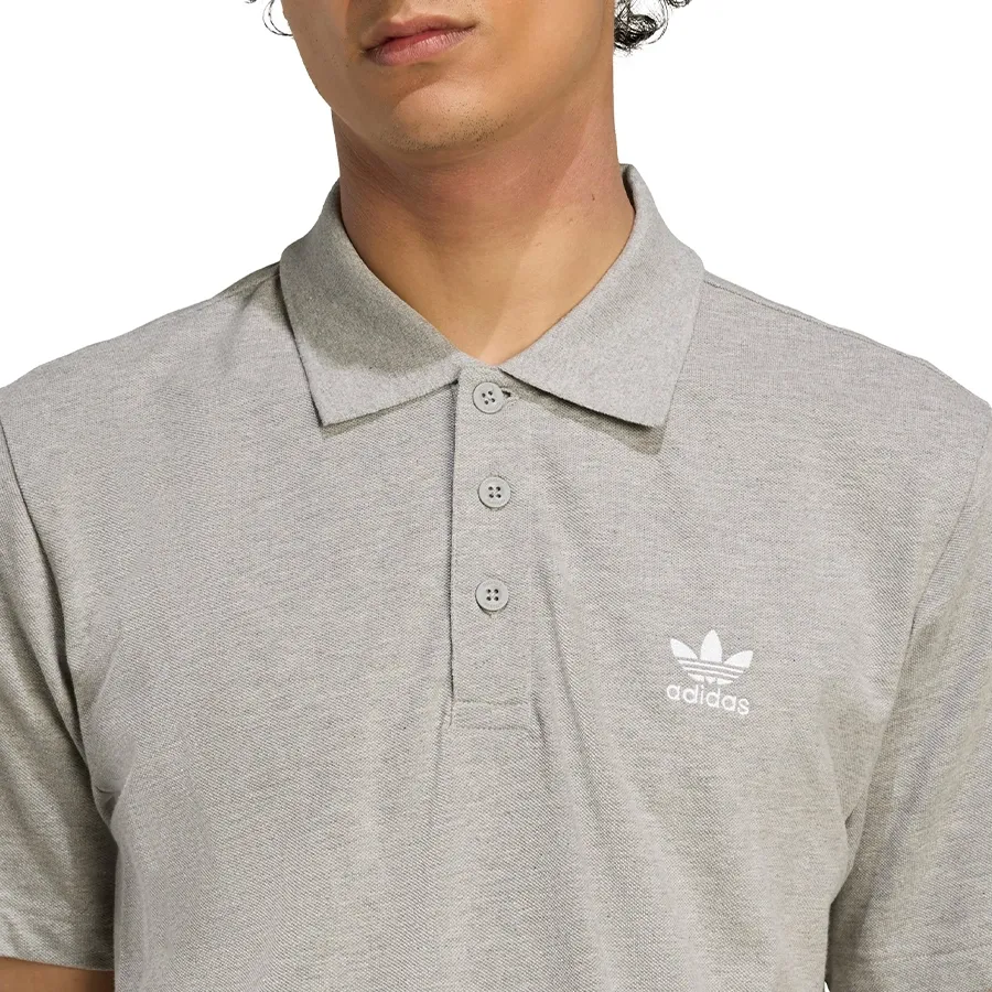 Imagen 3 de 5 de Polo Essentials Trifolio-GRIS