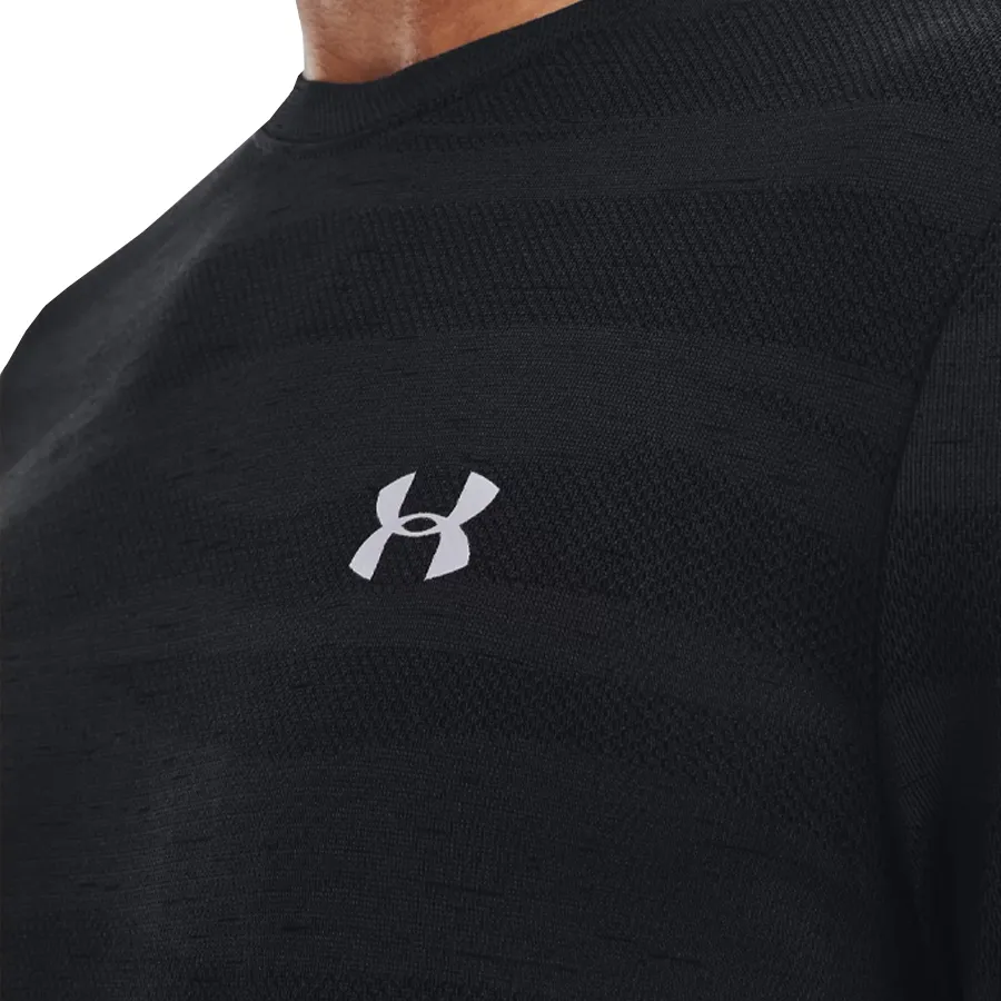 Imagen 4 de 5 de Remera Under Armour Seamless Wave-NEGRO