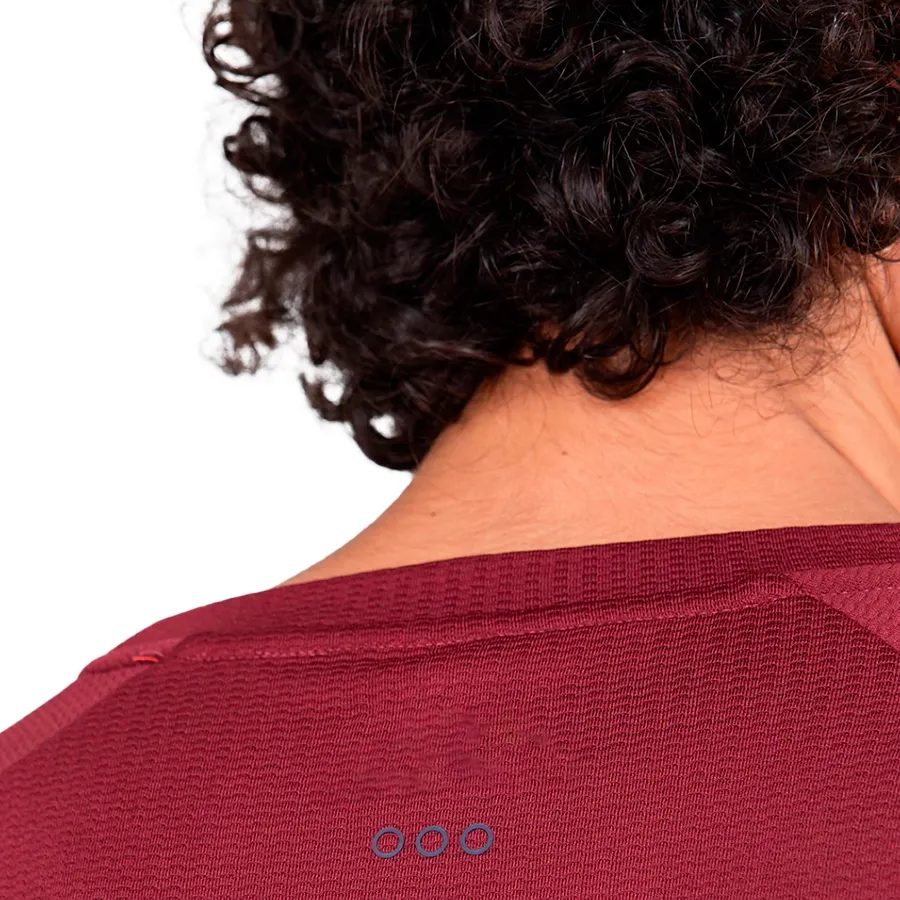 Imagen 2 de 3 de Buzo Saucony Thermal Top Triumph 3D Crew-BORDO