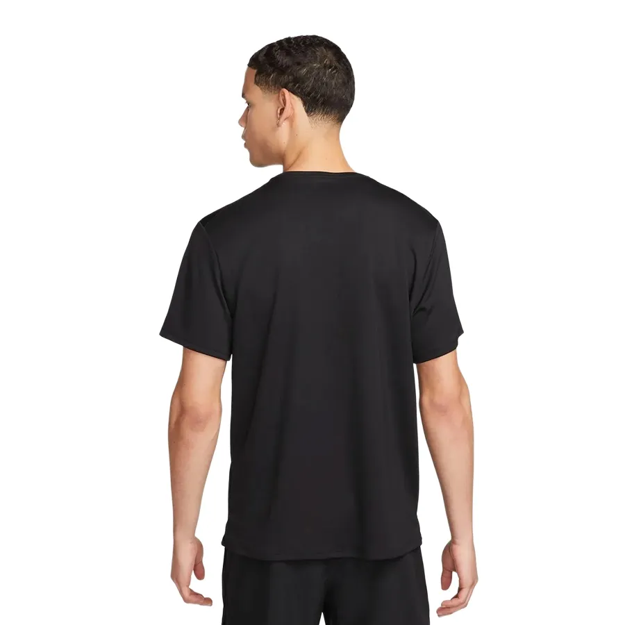 Imagen 1 de 4 de Remera Nike Dri-Fit Uv Miler-NEGRO