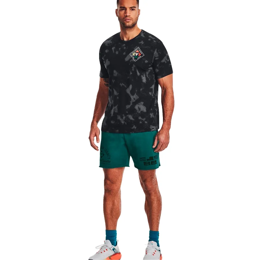Imagen 4 de 6 de Remera Under Armour Project Rock Hwir-NEGRO/GRIS