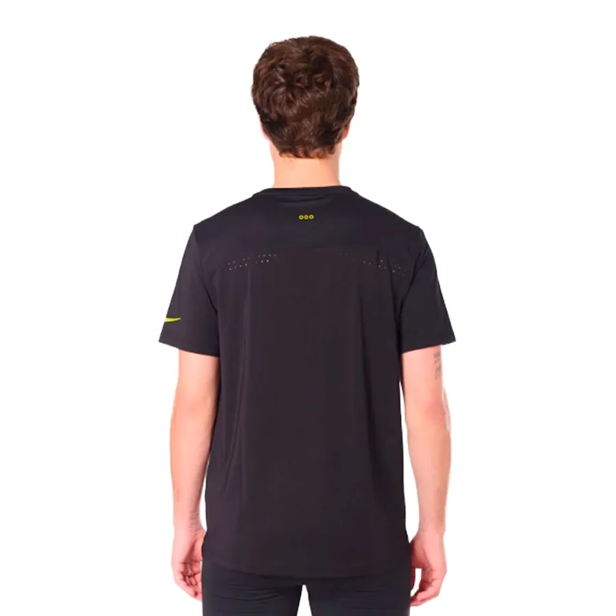 Imagen 1 de 5 de Remera Saucony Hurricane-NEGRO