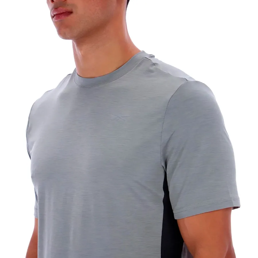 Imagen 2 de 3 de Remera Reebok Running SS Dotted-GRIS