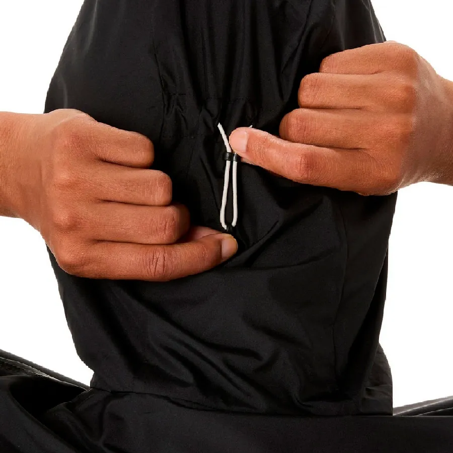 Imagen 5 de 7 de Campera Asics Rompeviento Plata-NEGRO