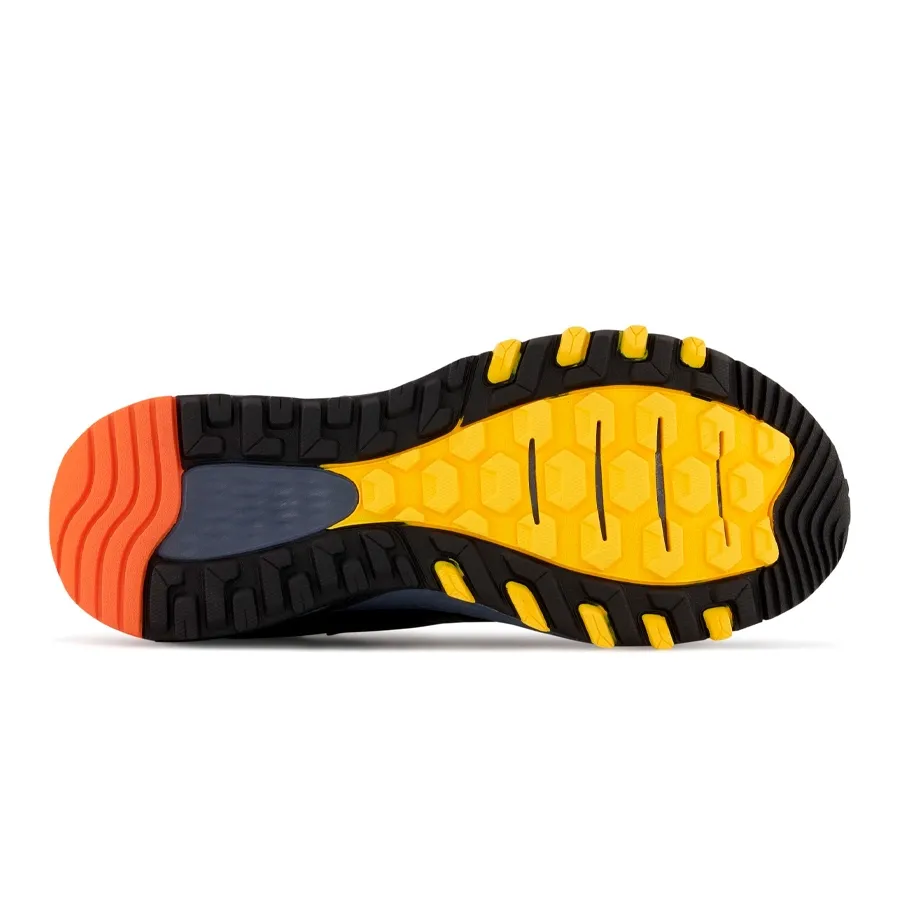 Imagen 4 de 5 de Zapatillas New Balance 410v7-NEGRO/NARANJA FLUOR/AMARILLO