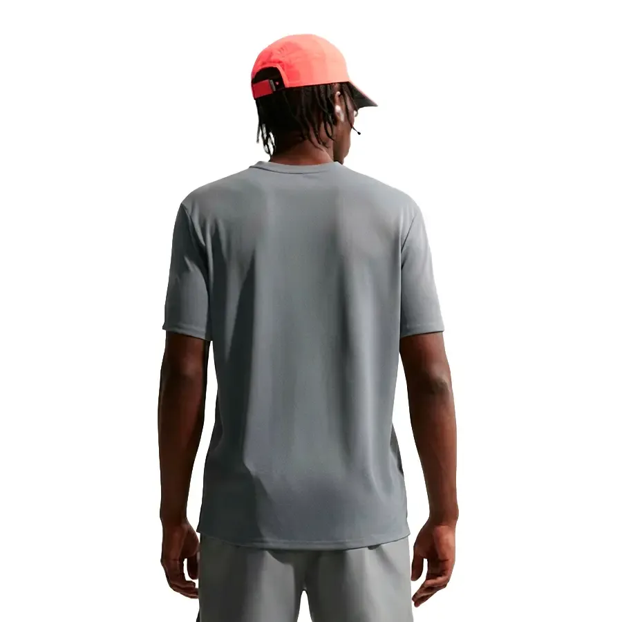 Imagen 1 de 4 de Remera Nike Dri-Fit Miler-GRIS