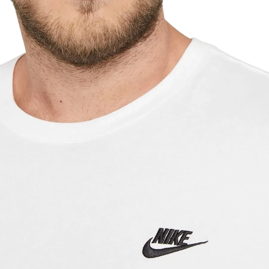 Imagen 2 de 3 de Remera Nike Sportswear Club-BLANCO