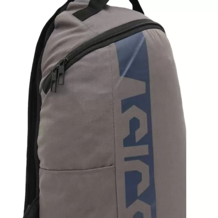 Imagen 2 de 4 de Mochila Asics Logo-GRIS/AZUL