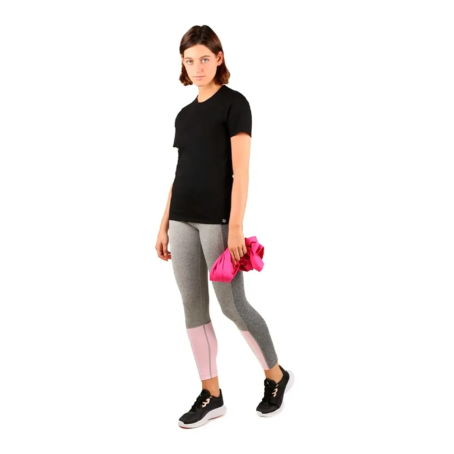 Imagen 4 de 5 de Remera Topper mc wmn basicos-NEGRO