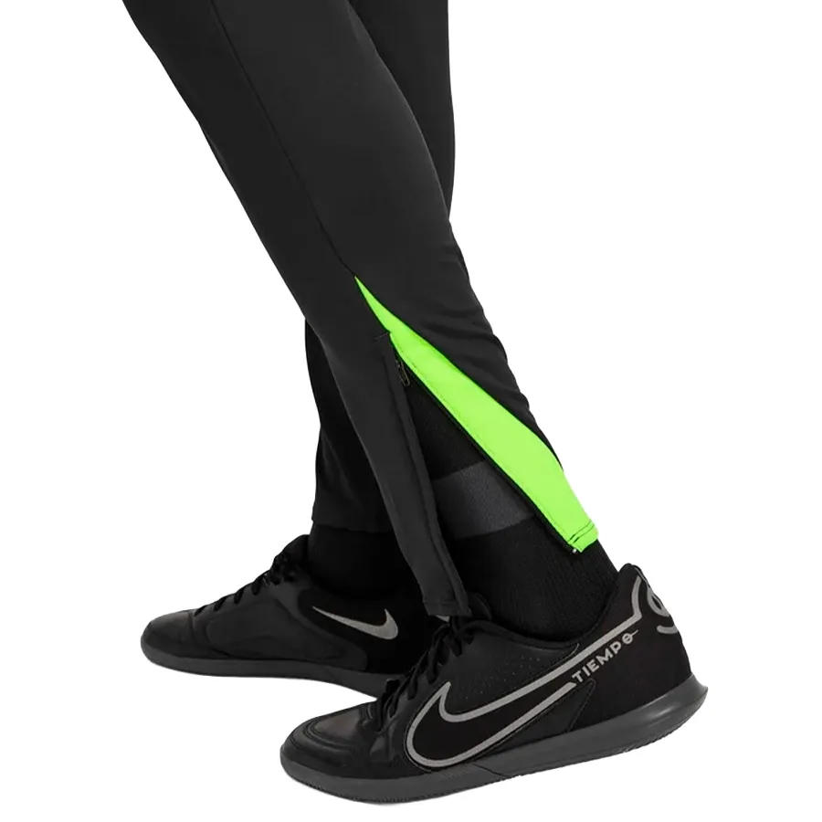 Imagen 4 de 5 de Pantalón Nike Strike-NEGRO