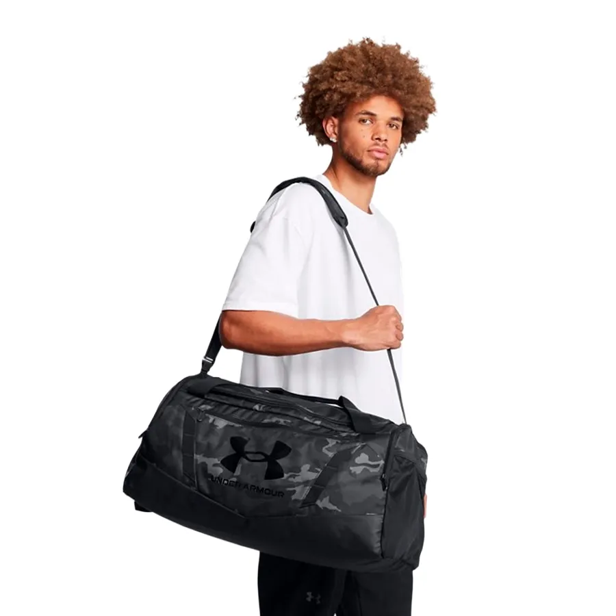 Imagen 3 de 4 de Bolso Under Armour Undeniable 5.0 Duffle MD-CAMUFLADO/NEGRO