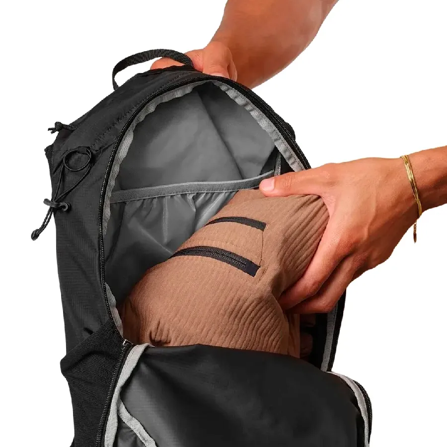 Imagen 3 de 5 de Mochila Salomon Trailblazer 30-NEGRO