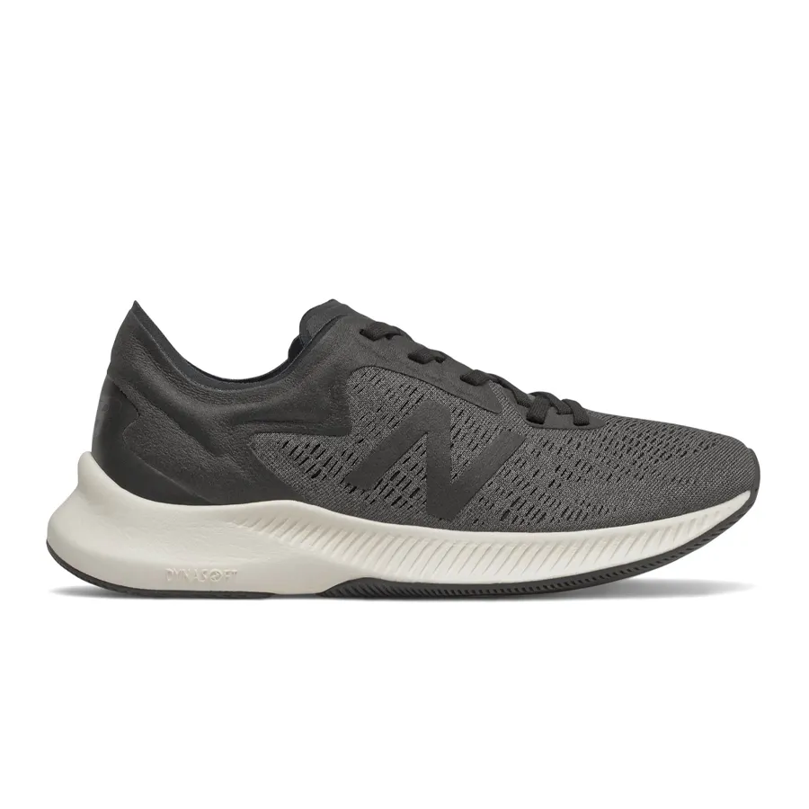Imagen 0 de 5 de Zapatillas New Balance Pesu-NEGRO/BLANCO