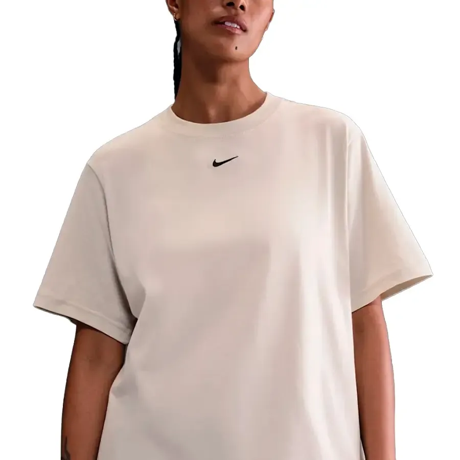 Imagen 2 de 4 de Remera Nike Essentials-HUESO