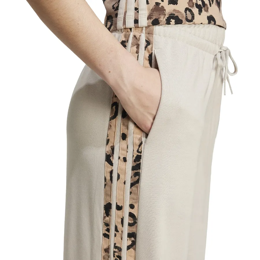 Imagen 4 de 5 de Pantalón adidas Animal Print 3 Stripes-BEIGE