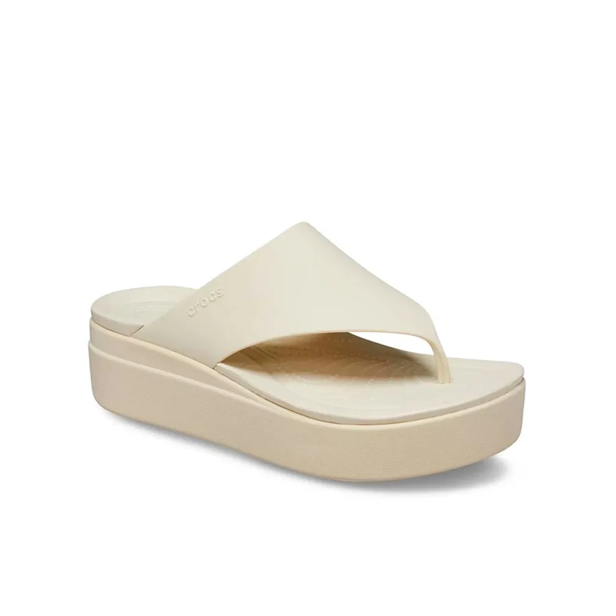 Imagen 1 de 4 de Ojotas Crocs Brooklyn Flip Bone-CRUDO