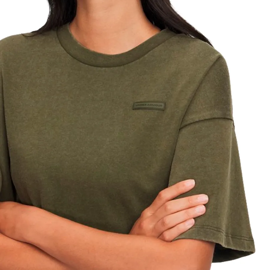 Imagen 2 de 3 de Remera Under Armour Boxy Wash Heavyweight-VERDE OLIVA