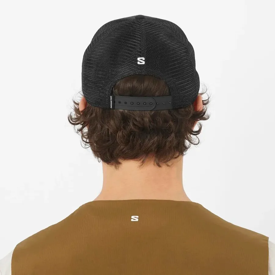 Imagen 2 de 5 de Gorra Salomon Logo Trucker-NEGRO