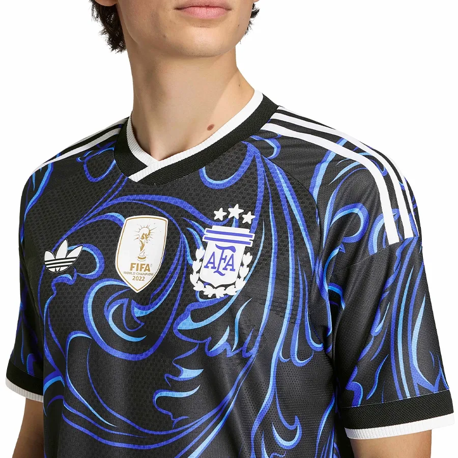 Imagen 4 de 7 de Camiseta adidas originals Alternativa Seleccion Argentina AFA 26-NEGRO/AZUL/CELESTE