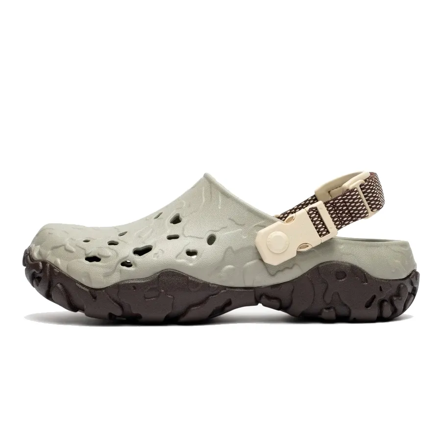 Imagen 1 de 8 de Ojotas Crocs All Terrain Atlas Clog-GRIS