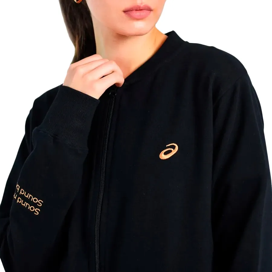 Imagen 2 de 3 de Campera Asics Sound Mind Logo-NEGRO