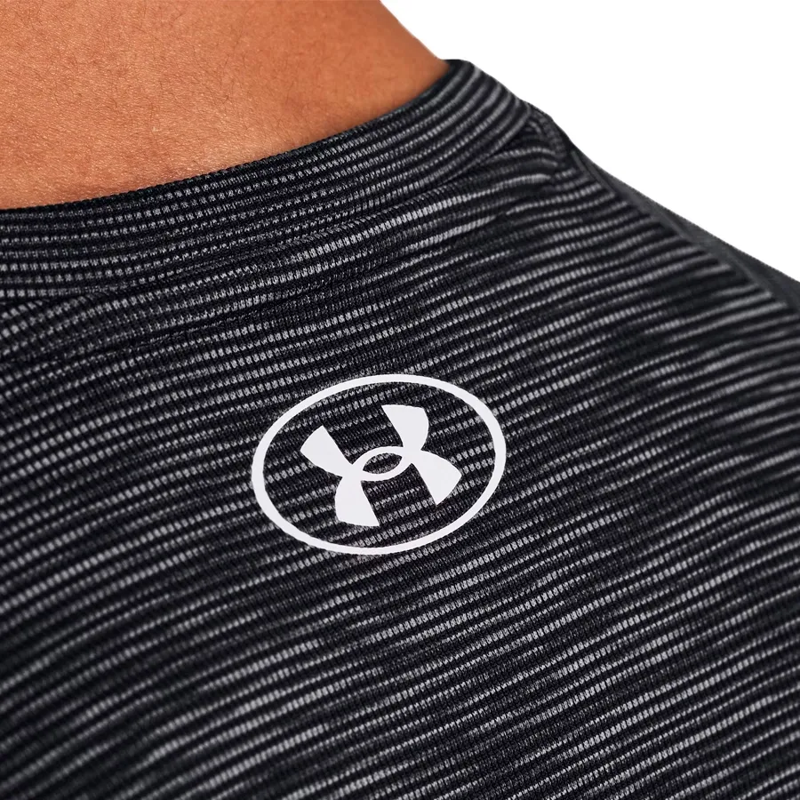 Imagen 4 de 5 de Remera Under Armour Tech Textured-GRIS